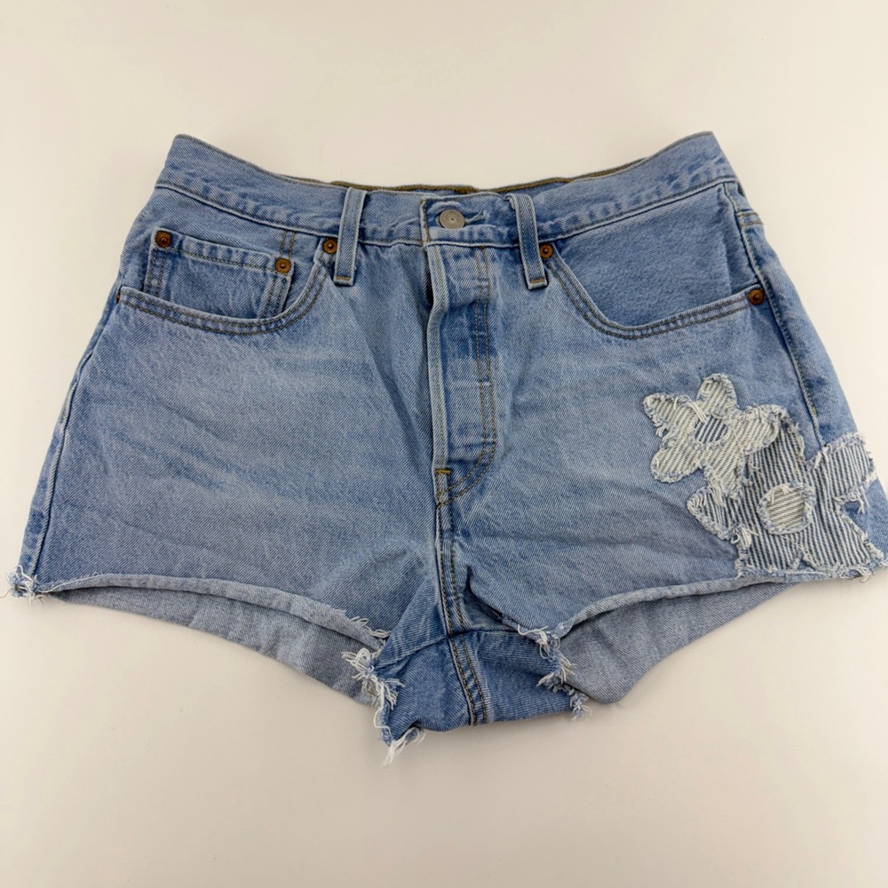 Womens Levis 501 Original Light Wash Denim Cut Off Shorts Star Patchwork W30